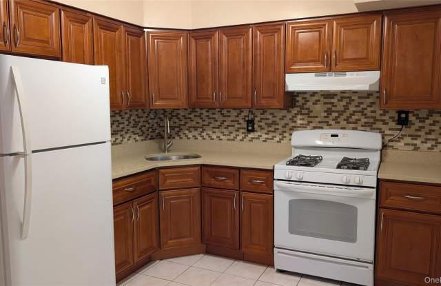 89-35 Pontiac Street unit: 1St Fl - 89-35 Pontiac Street, Queens, NY 11427