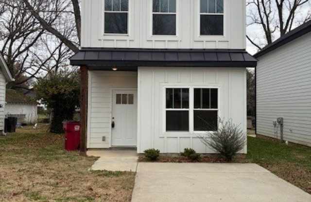 Charming 3-Bedroom Home with Modern Finishes in the Heart of Clarksville photos photos Charming 3-Bedroom Home with Modern Finishes in the Heart of Clarksville photos photos