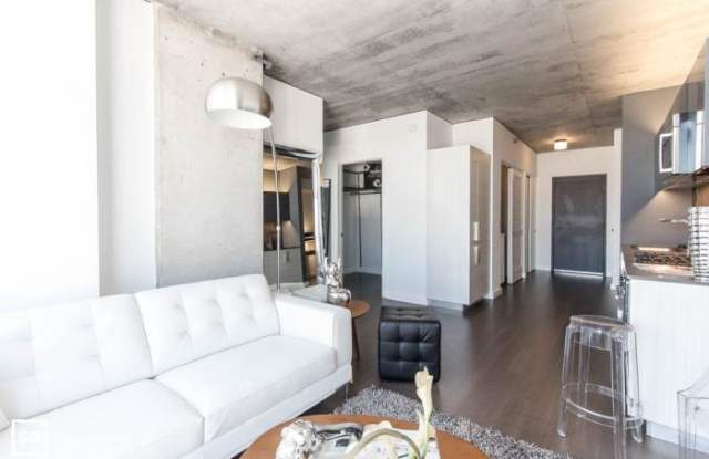 661 West Division Gallery 3
