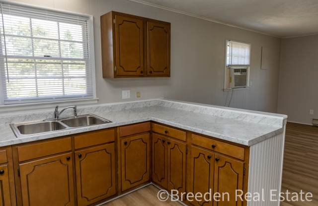1670 Falls Avenue - A Gallery 2