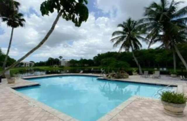 600 Crestwood Court N photos photos