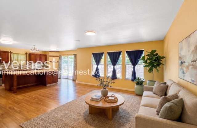 3854 Cherokee Boulevard Gallery 2
