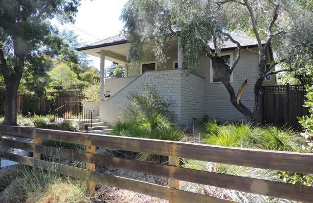 3 Bedrooms, 2 Bathrooms Saint Helena Charm with Modern Conveniences - 1340 Pine Street, St. Helena, CA 94574