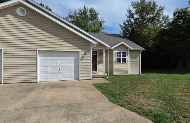 3 Bedroom 2 Bath Duplex. 1 Car garage. Gallery 1