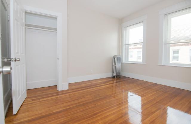 Nicely renovated 4 bed unit near the Green Line and BU! Gallery 4