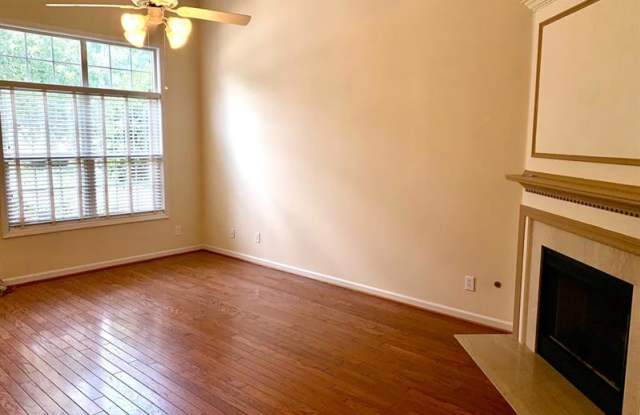 3291 Serenade Ct. Gallery 3