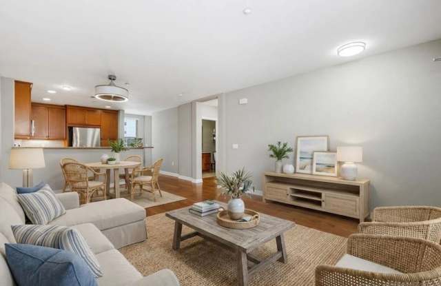 Gorgeous Oceanside Condo Gallery 4