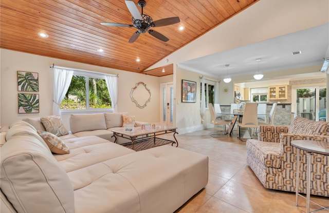 4300 GULL Cove Gallery 4