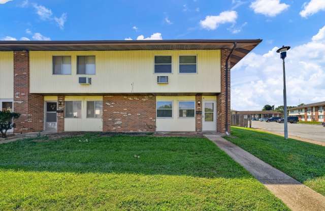 3-Bedroom Townhome with Private Patio | 7473 Hazelcrest Gallery 1