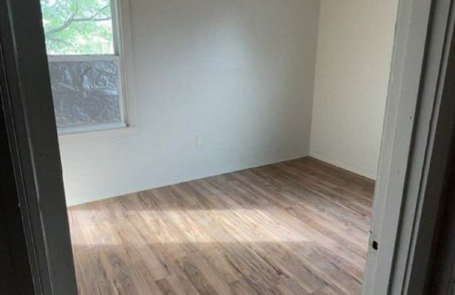 1204 Burleson Gallery 3