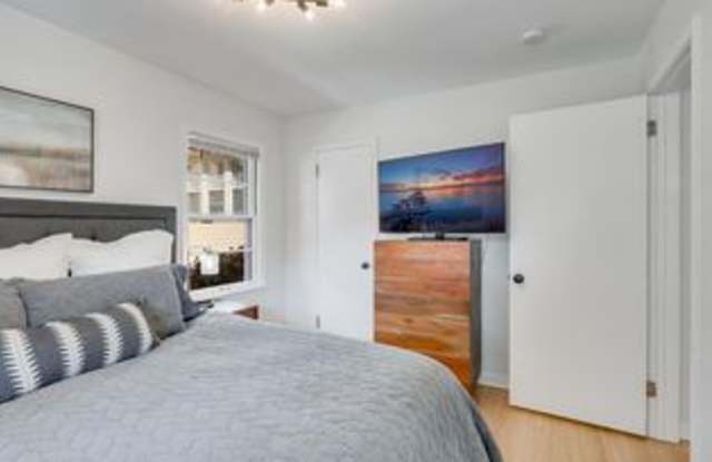 4956 Thomas Avenue South Gallery 2