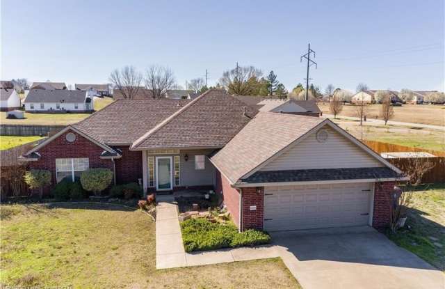 6806 Red Bud  DR Gallery 3