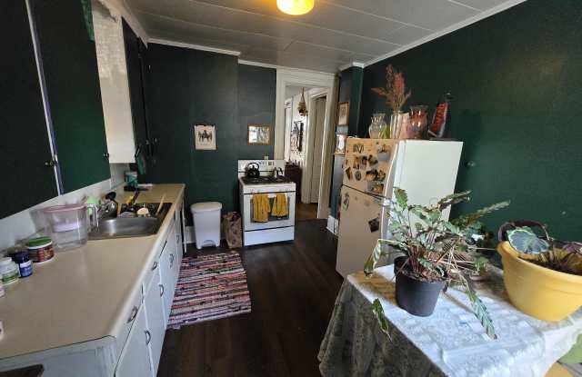 604 W Cedar St Gallery 4