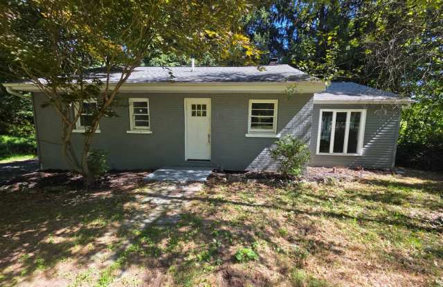 Beautiful Single-Family Home with Spacious Yard and Deck photos photos