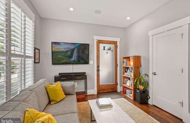 509 FRANKLIN Street NE Gallery 3