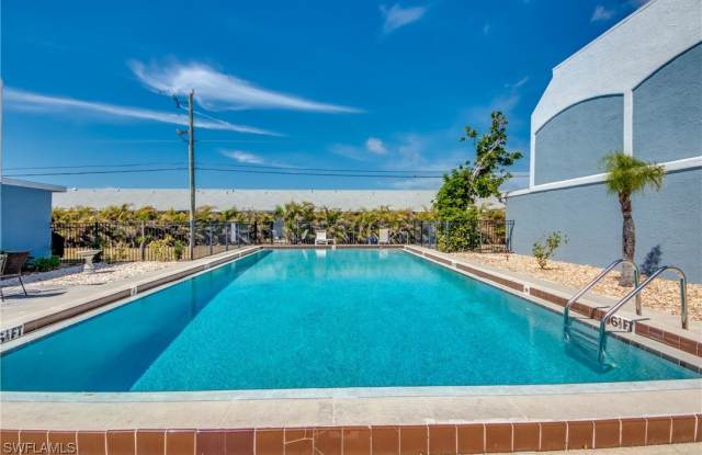 4424 SW 8th Place unit: 16 photos photos