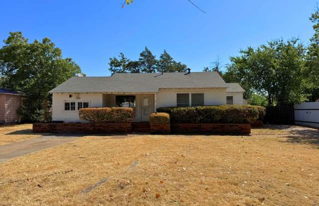 2 Bed 1 Bath With Character In Ray Massie! Gallery 1