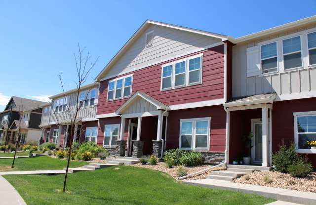 Chic Modern Townhouse in Berthoud – Your Dream Home Awaits! - 115 South 8th Street, Berthoud, CO 80513