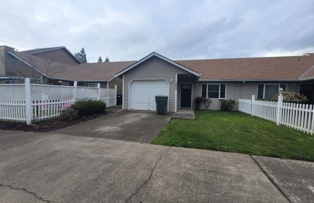 01233 - 1865 17th Street, Springfield, OR 97477