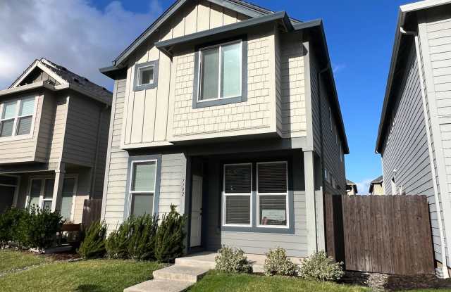 EZ living - Honey stop the car ! Ridgefield charmer - 7102 South Ridge Way, Ridgefield, WA 98642 EZ living - Honey stop the car ! Ridgefield charmer - 7102 South Ridge Way, Ridgefield, WA 98642