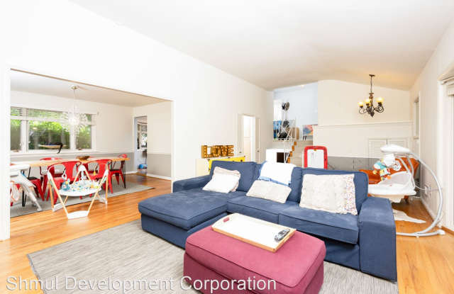 6521 Greentree Rd Gallery 4