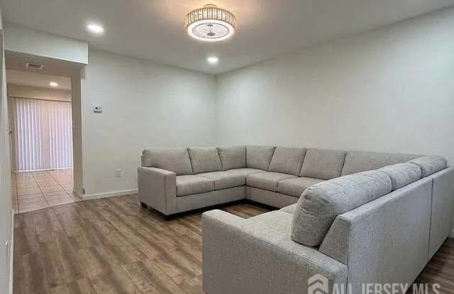 115 Willett Avenue Gallery 2