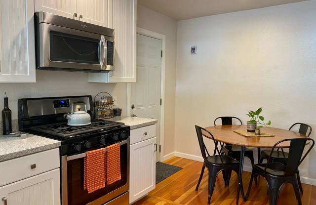 Available May 1st!  Bright Charmer in downtown Chico photos photos