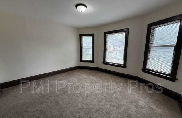 2532 N 37th St Gallery 1