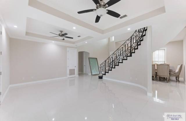 5393 SLEEPY HOLLOW DR. Gallery 3