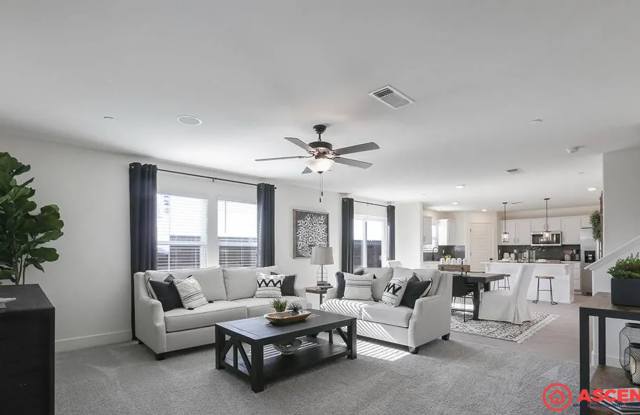 Spacious 5BR/3.5BA Home in 93311 – Solar Powered, Utilities Included! Gallery 3