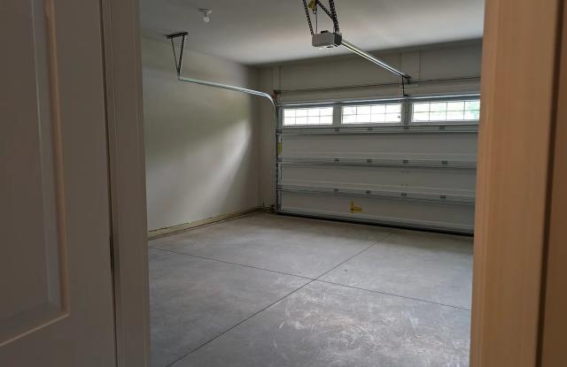 Room in 5 Bedroom Home at Reeves St photos photos