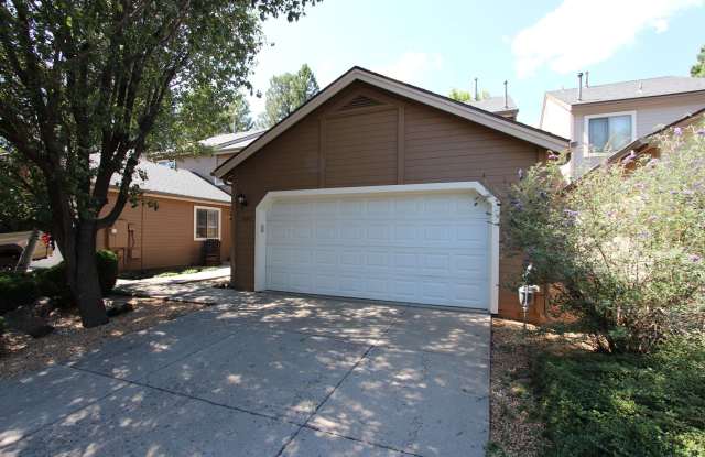 * LEASE PENDING * Spacious 3-Bedroom Townhouse with Main-Level Primary Suite Gallery 4