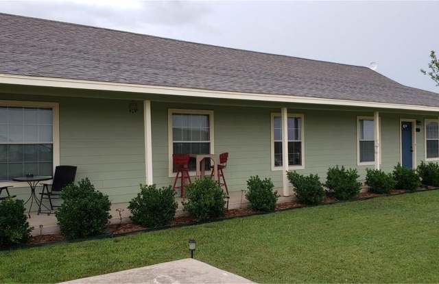 Excellent 3 bedroom 2 bath duplex in Peaster ISD with country charm Gallery 1