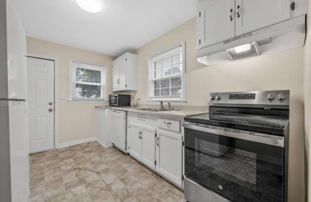 2 Bedroom Home For Rent Near APSU! Gallery 3