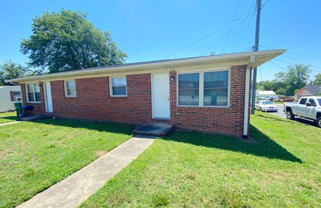 1bed/1ba duplex downtown Landis very Nice condition Gallery 1