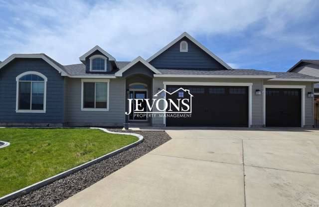 A charming and well-located single-family home in Yakima! photos photos