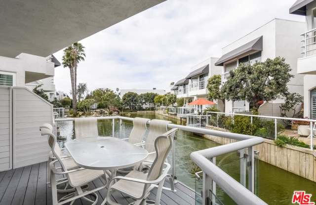 660 HARBOR Gallery 2