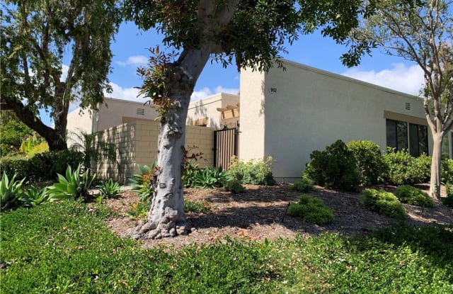 962 Calle Aragon - 962 Calle Aragon, Laguna Woods, CA 92637