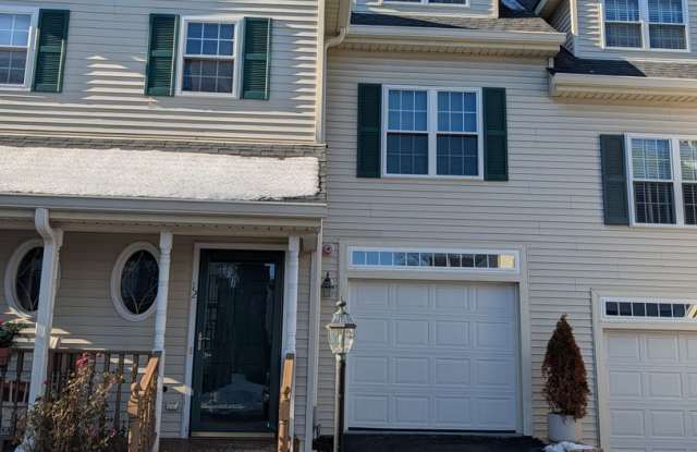 Stunning Lakeside Condo on Lake Quinsigamond – 2 Bed, 2.5 Bath + Garage - 67 North Quinsigamond Avenue, Worcester County, MA 01545