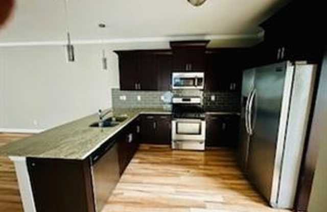 1365 Memorial Drive Southeast Gallery 2