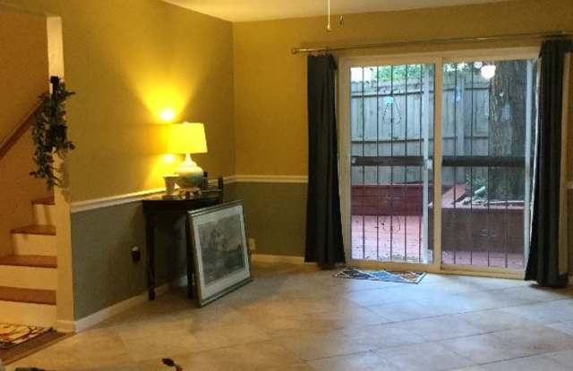 619 Oaks Hollow Ct Gallery 4