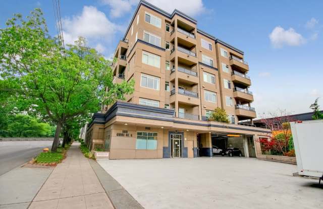 Lake Union View Condo 2 bed Avail 10/1 - 1000 Aurora Avenue North, Seattle, WA 98109