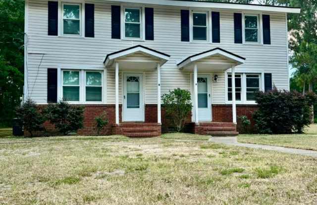 WELCOME TO THIS NEWLY RENOVATED 3-BEDROOM DUPLEX UNIT IN A STELLAR LOCATION! photos photos