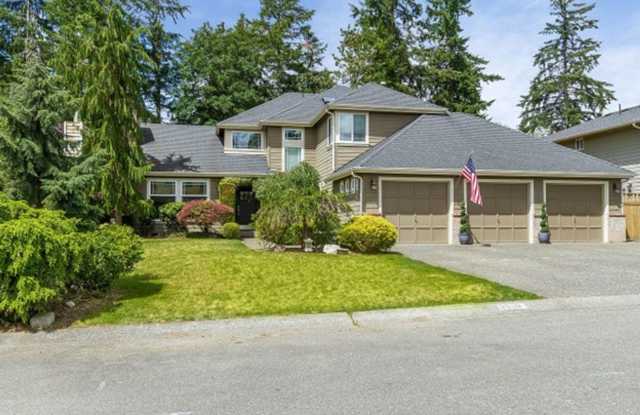 Spacious 5-Bedroom Home with Fenced Yard and Deck photos photos