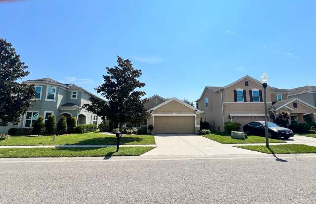 Spacious 5-Bedroom Home with Solar Panels in Orlando (Available on 9/12/25) photos photos