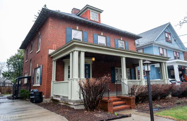 1347 Union Street Gallery 1