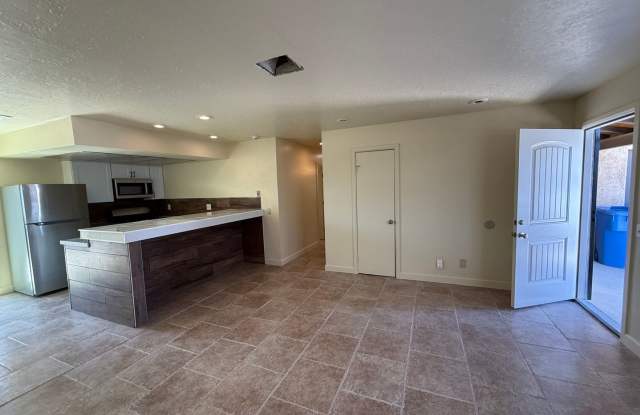 Refurbished On Sunrise - 1512 Sunrise Road, Barstow, CA 92311