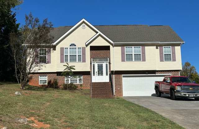 4 Bedroom/3 Bathroom House in Kingsport, TN Gallery 1