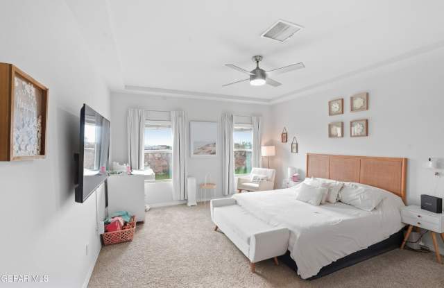 921 COTTAGE Place Gallery 4