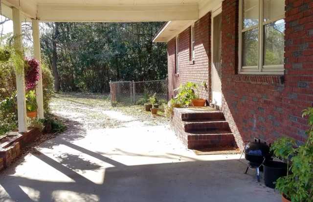Three-Bedroom Corner Lot Home - Walking Distance to Park Circle photos photos Three-Bedroom Corner Lot Home - Walking Distance to Park Circle photos photos